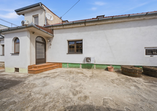 Na predaj kompletne zrekonštruovaný 3-izbový rodinný dom v Hlohovci