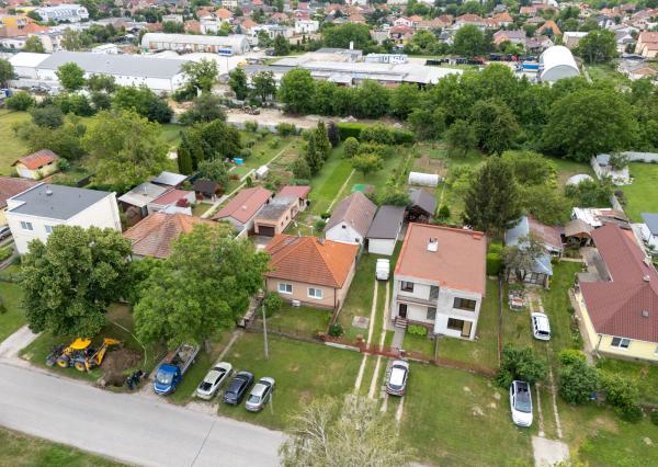 Na predaj rodinný dom s veľkou záhradou ideálny na bývanie aj podnikanie v Nitre