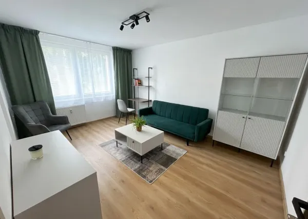 Na prenájom vkusne zrekonštruovaný 2-izbový byt pri OC Retro, Ružinov