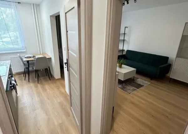Na prenájom vkusne zrekonštruovaný 2-izbový byt pri OC Retro, Ružinov