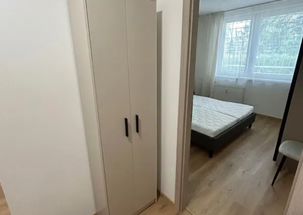 Na prenájom vkusne zrekonštruovaný 2-izbový byt pri OC Retro, Ružinov