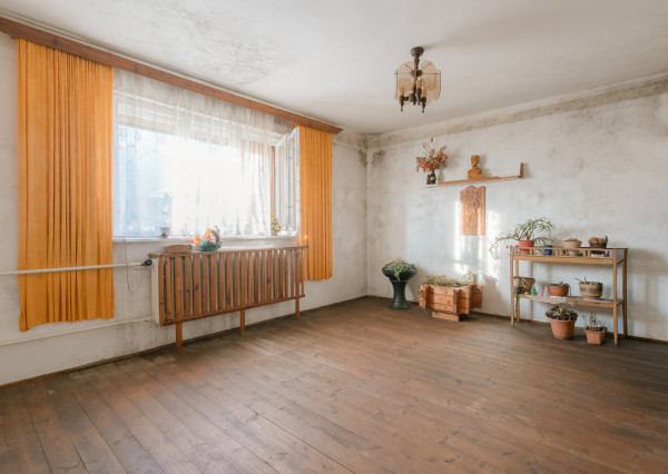 ZNÍŽENÁ CENA: Na predaj investičný dom pri lyžiarskom vleku v Oščadnici