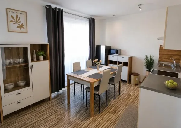 Na prenájom priestranný 2-izbový byt s parkovaním v Malackách