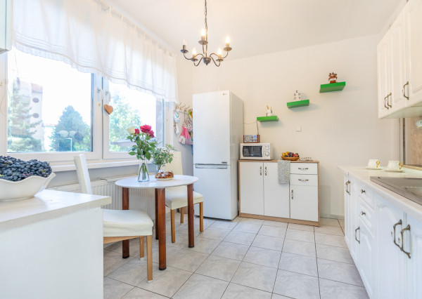INVESTÍCIA, KTORÁ  ZARÁBA OD PRVÉHO DŇA | 2-IZBOVÝ BYT + 16 m² PIVNICA + PARKOVANIE | PEZINOK