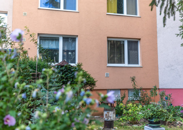 INVESTÍCIA, KTORÁ  ZARÁBA OD PRVÉHO DŇA | 2-IZBOVÝ BYT + 16 m² PIVNICA + PARKOVANIE | PEZINOK