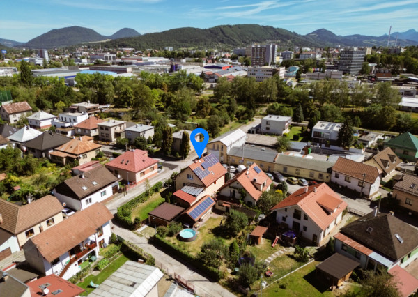 Na predaj priestranný 6-izbový rodinný dom v Žiline – Závodie