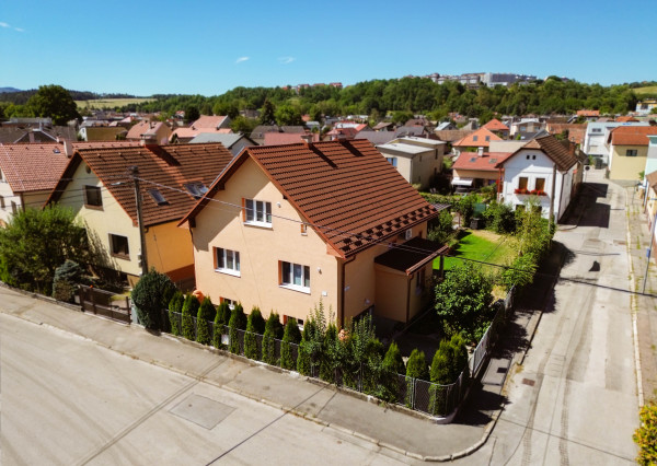 Na predaj priestranný 6-izbový rodinný dom v Žiline – Závodie