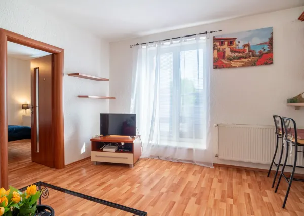Na predaj 2-izbový byt s parkingom pri OC Nivy, Bratislava