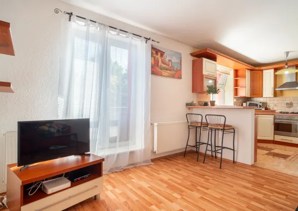 Na predaj 2-izbový byt s parkingom pri OC Nivy, Bratislava