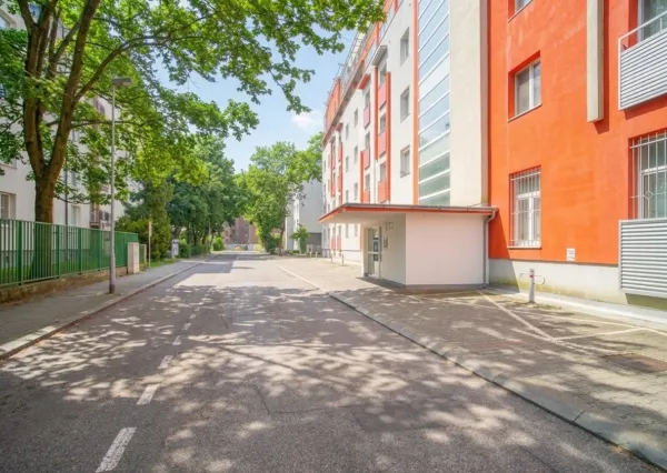 Na predaj 2-izbový byt s parkingom pri OC Nivy, Bratislava