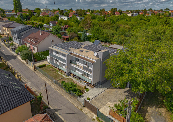 Na predaj 4-IZBOVÝ BYT S VLASTNÝM POZEMKOM, BAZÉNOM, WELLNESS, GARÁŽOU A CHARAKTEROM RODINNÉHO DOMU V DEVÍNSKEJ NOVEJ VSI