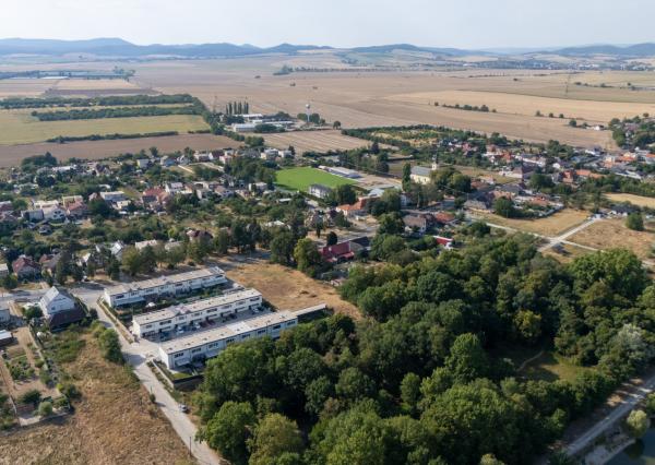 Na predaj veľky pozemok v Borovciach so silným potenciálom