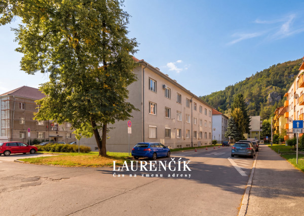 NA PREDAJ | 3 - IZBOVÝ BYT SO SÚKROMNÝM PARKOVACÍM MIESTOM | POD SOKOLICE - TRENČÍN