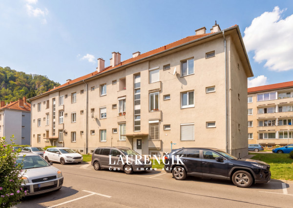 NA PREDAJ | 3 - IZBOVÝ BYT SO SÚKROMNÝM PARKOVACÍM MIESTOM | POD SOKOLICE - TRENČÍN