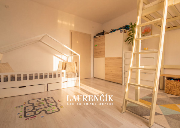 NA PREDAJ | 3 - IZBOVÝ BYT SO SÚKROMNÝM PARKOVACÍM MIESTOM | POD SOKOLICE - TRENČÍN