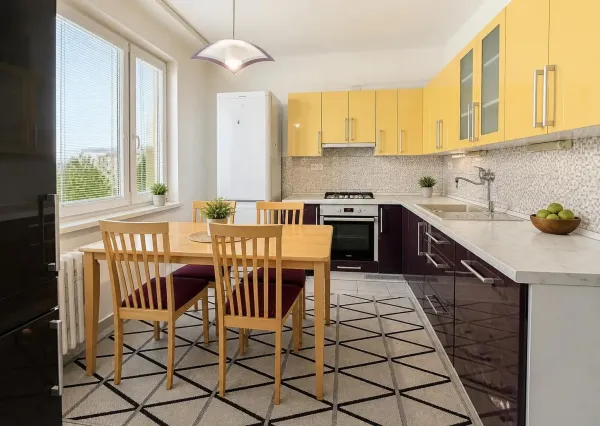 Na prenájom čiastočne zrekonštruovaný 2-izbový byt s balkónom v Poprade