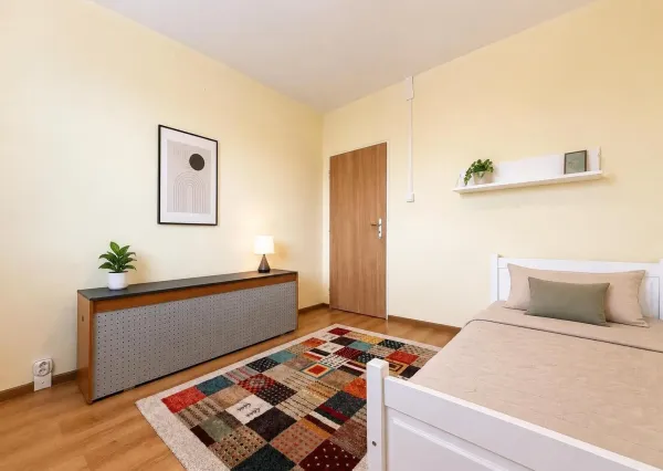 Na prenájom čiastočne zrekonštruovaný 2-izbový byt s balkónom v Poprade