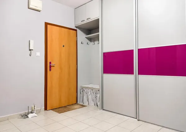 Na prenájom čiastočne zrekonštruovaný 2-izbový byt s balkónom v Poprade