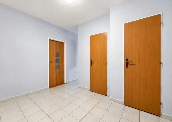 Na prenájom čiastočne zrekonštruovaný 2-izbový byt s balkónom v Poprade