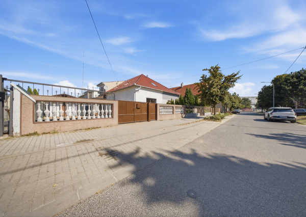 Na predaj kompletne zrekonštruovaný 3-izbový rodinný dom v Hlohovci