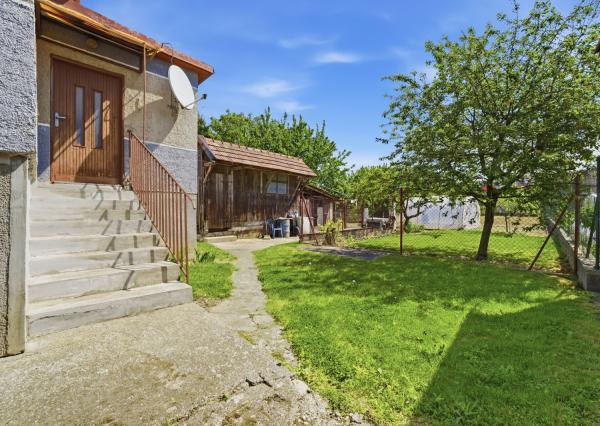 Na predaj 3-izbový tehlový dom s možnosťou nadstavby v Šamoríne