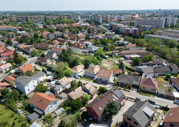 Na predaj 3-izbový tehlový dom s možnosťou nadstavby v Šamoríne