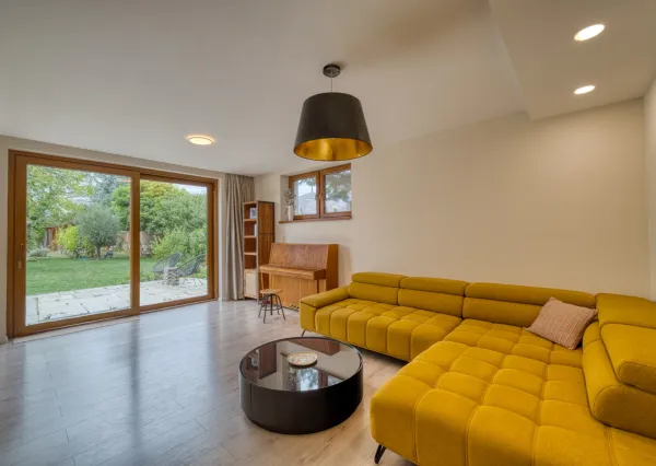 EXKLUZÍVNE na prenájom 2-izbový byt so záhradou a parkovaním vo Vajnoroch