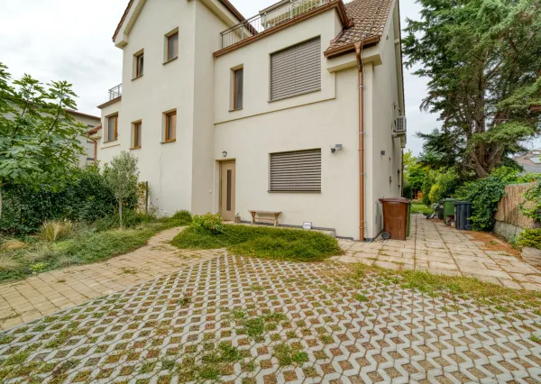 EXKLUZÍVNE na prenájom 2-izbový byt so záhradou a parkovaním vo Vajnoroch