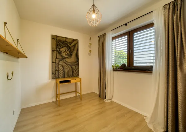 EXKLUZÍVNE na prenájom 2-izbový byt so záhradou a parkovaním vo Vajnoroch
