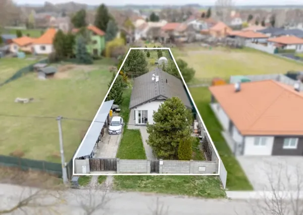 Na predaj rodinný dom s veľkorysým pozemkom v obci Kyselica