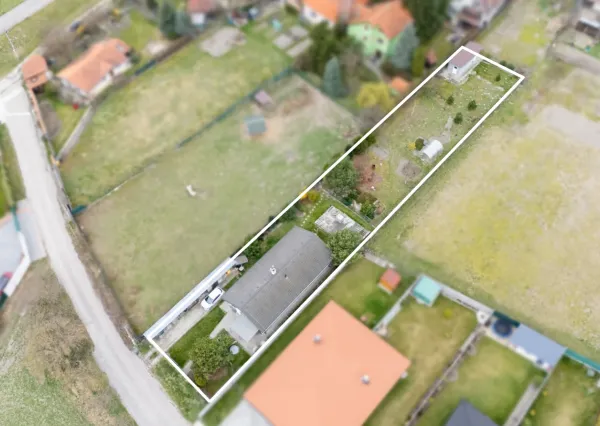 Na predaj rodinný dom s veľkorysým pozemkom v obci Kyselica
