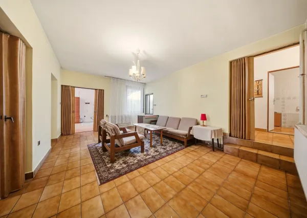 Na predaj 6-izbový rodinný dom v obci Čáry