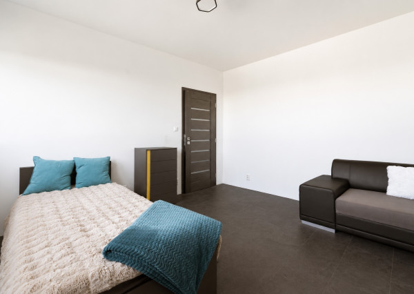 VÝRAZNE ZNÍŽENÁ CENA - Na predaj priestranný, štýlový 3-izbový byt s balkónom v Europalace – Žilina