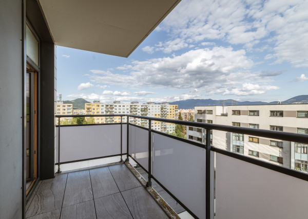 VÝRAZNE ZNÍŽENÁ CENA - Na predaj priestranný, štýlový 3-izbový byt s balkónom v Europalace – Žilina