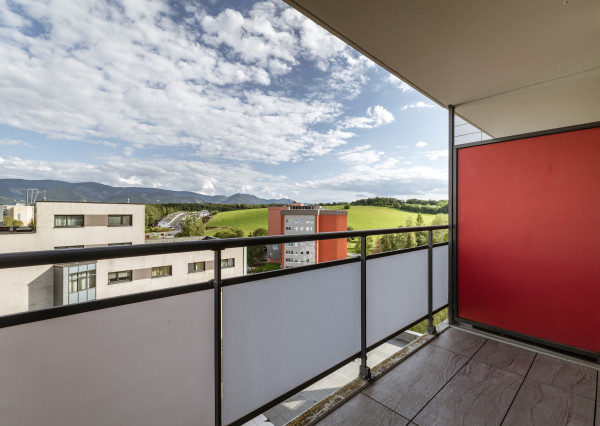 VÝRAZNE ZNÍŽENÁ CENA - Na predaj priestranný, štýlový 3-izbový byt s balkónom v Europalace – Žilina