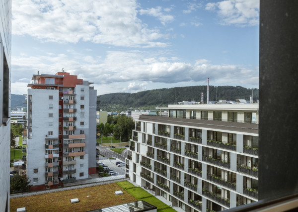 VÝRAZNE ZNÍŽENÁ CENA - Na predaj priestranný, štýlový 3-izbový byt s balkónom v Europalace – Žilina