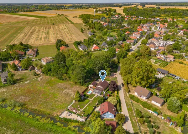 Na predaj rodinný dom s bazénom, saunou a miestom pri vode v Kisbodaku