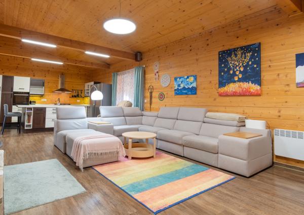 Na predaj rodinný dom s výhľadom na Vysoké Tatry a jazierkom na kúpanie