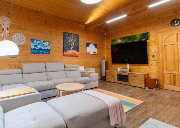 Na predaj rodinný dom s výhľadom na Vysoké Tatry a jazierkom na kúpanie