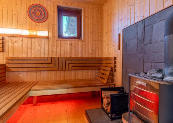 Na predaj rodinný dom s výhľadom na Vysoké Tatry a jazierkom na kúpanie