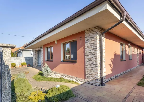 Na prenájom kompletne zariadený rodinný dom v Šamoríne