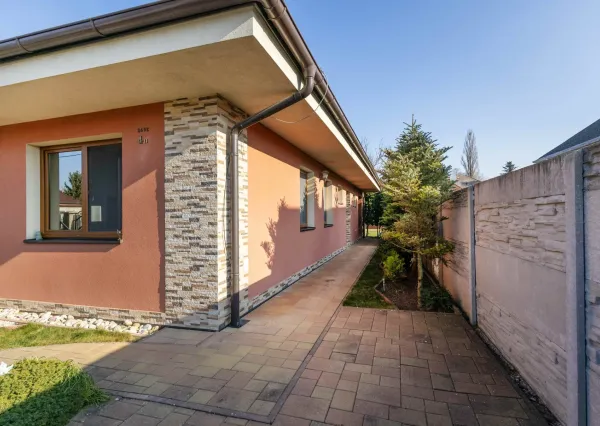 Na prenájom kompletne zariadený rodinný dom v Šamoríne