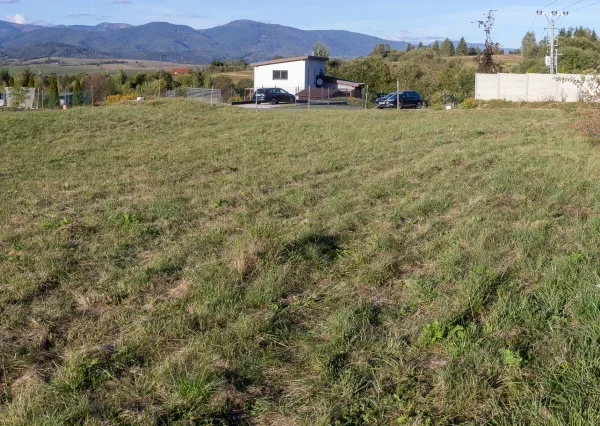 Na predaj stavebný pozemok v Brezne – Rovne