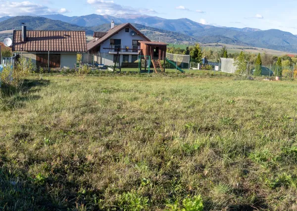 Na predaj stavebný pozemok v Brezne – Rovne