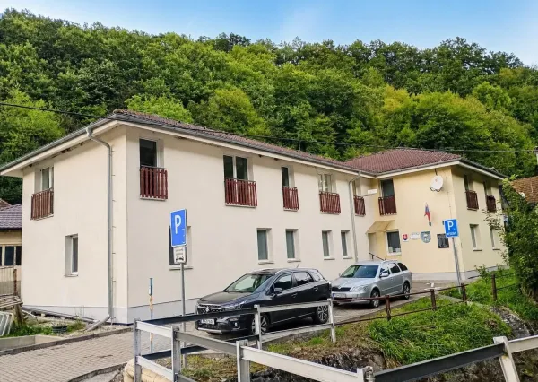 Na predaj 3-izbový byt v podhorskej obci Omastiná (okres Bánovce nad Bebravou)