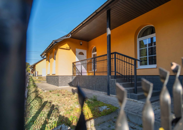 Na predaj kompletne zrekonštruovaný 3-izbový rodinný dom s dvojgarážou , Mokrá Lúka