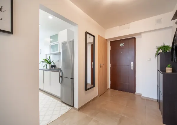 Na predaj zrekonštruovaný 2-izbový byt s balkónom a pivnicou - VEĽKÉ LEVÁRE