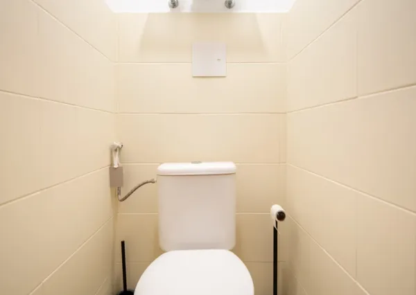 Na predaj zrekonštruovaný 2-izbový byt s balkónom a pivnicou - VEĽKÉ LEVÁRE
