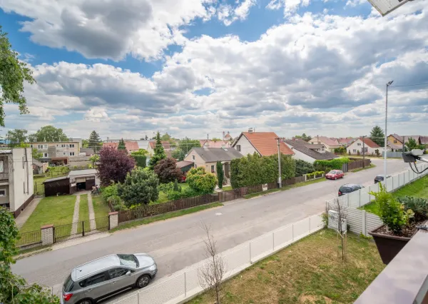 Na predaj zrekonštruovaný 2-izbový byt s balkónom a pivnicou - VEĽKÉ LEVÁRE