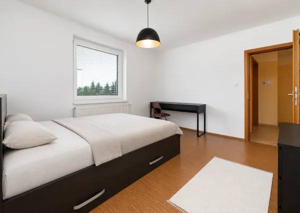 Na predaj priestranný rodinný 6-izb dom s bazénom, garážou a letnou kuchyňou